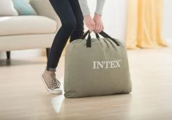 Intex Deluxe Pillow Rest Raised Luchtbed - Eenpersoons - Ingebouwde Elektrische Pomp -Kortingswinkel voor outdoorartikelen 1320 1900 64132 inuse1 2017 300