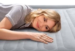 Intex Comfort Plush Luchtbed - Queensize - Ingebouwde Elektrische Pomp -Kortingswinkel voor outdoorartikelen 1320 1900 67770 inuse1 2022 300
