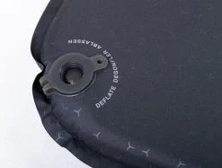 Exped SIM 3.8 M Zelfopblazende Slaapmat 13 Exped SIM 3.8 M Zelfopblazende Slaapmat -Kortingswinkel voor outdoorartikelen 1441 1900 sim black valve close
