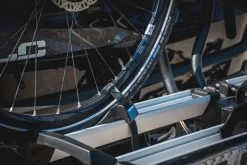 XLC Azura Xtra LED 2.0 Trekhaak Fietsendrager - 2 Fietsen -Kortingswinkel voor outdoorartikelen 900 1350 dsc4473 1