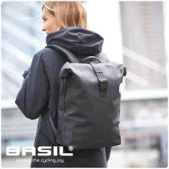 Basil SoHo Fietsrugzak - 17 Liter - Zwart -Kortingswinkel voor outdoorartikelen 900 900 basil soho bicycle backpack series 10 600x600